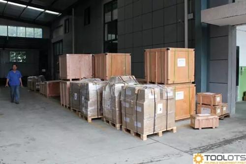 中国工厂发往拓拉思美国仓的首批产品,今天在宁波奉化正式装箱!